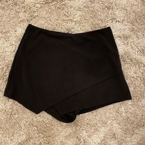 Black skort